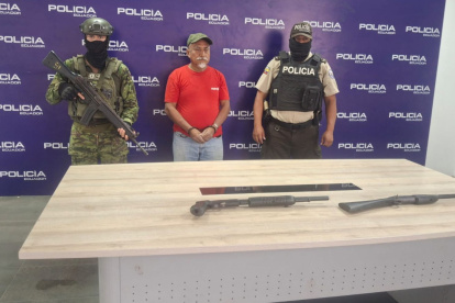 Alias Manaba fue detenido en Nueva Prosperina con dos escopetas durante operativo militar.