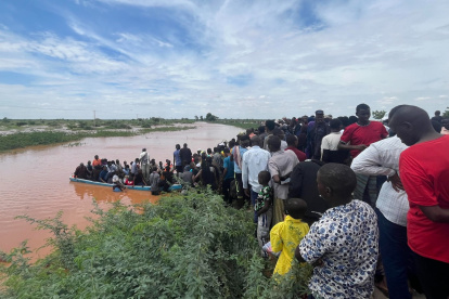 Personas desplazadas en el condado de Garissa, en el este de Kenia, como consecuencia de fuertes lluvias e inundaciones.
