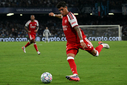 Piero Hincapié fue titular en el partido de Arsenal ante Napoli, por la Champions League.