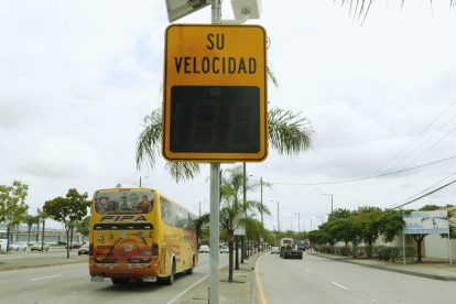 El control de velocidad busca reducir los riesgos en las vías, pero su aplicación requiere radares confiables, límites adecuados y controles transparentes.