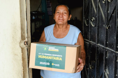 Imagen referencial de entrega de kits gratuitos que hace el Municipio de Samborondón.