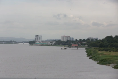 El río Guayas forma parte del paisaje de La Puntilla, pero todavía está poco integrado a la movilidad y la vida urbana.