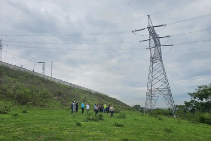 Representantes de varias empresas recorrieron en enero los sitios donde se construirán las obras de la interconexión eléctrica Ecuador-Perú.