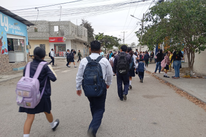 ESTUDIANTE RETOMAN LAS CLASES PRESENCIALES. BAJO MEDIDAS DE SEGURIDAD. PERIODISTA NESTOR MENDOZA 22/9/2025 AG- GRANASA- PERIODISTA AG- GRANASA-