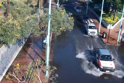 Acumulación de agua en Urdesa.