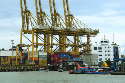 Las exportaciones ecuatorianas alcanzaron un récord en 2026, impulsadas principalmente por petróleo, minería y camarón.