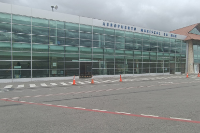 Una mujer de la tercera edad falleció en uno de los vuelos que despegaría del aeropuerto Mariscal La Mar, en Cuenca.