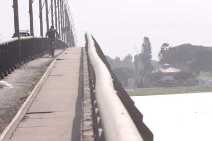 La búsqueda en el río no permitió localizar al conductor y ahora se investiga qué ocurrió después del siniestro.
