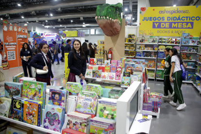FERIA DEL LIBRO. CENTRO DE CONVENCIONES. PERIODISTA: CARLOS PINO . AG-EXTERNOS.