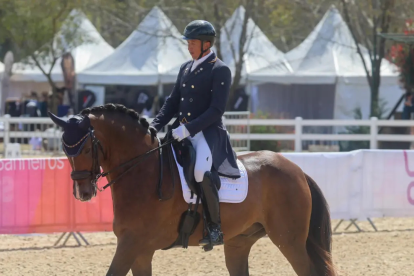 Ecuador subió a lo más alto del podio en Santa Fe 2026 tras ganar el oro en Adiestramiento ecuestre.