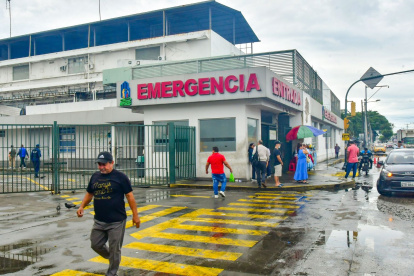 La salud también se ha convertido en negocio de mafias que se lucran con hospitales y dispensarios, mediante compras de medicinas próximas a caducar, poniendo en riesgo a quienes confían en el Estado para proteger sus vidas.