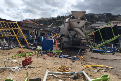 Equipos de emergencia y Medicina Legal acudieron al sector de Puente 4 tras el accidente registrado durante la tarde.