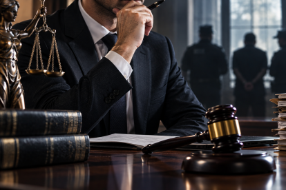 La Ley Antimafias plantea sanciones para los abogados que colaboren con estructuras criminales, lo que abre un debate sobre el secreto profesional y el derecho a la defensa.