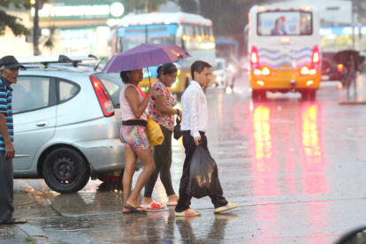 20-2-25-LLUVIA EN LA MARTHA DE ROLDOS AG-PERIODISTA AG-GRANASA AG-EXTRA