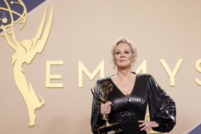 Jean Smart recibe el premio a mejor actriz de comedia por Hacks en los Emmy 2026