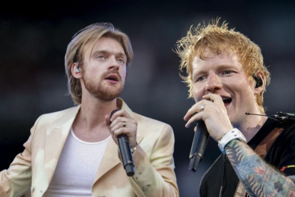 FINNEAS, Aaron Rowe y Beoga dejan la gira de Ed Sheeran en protesta por la exclusión de Macklemore