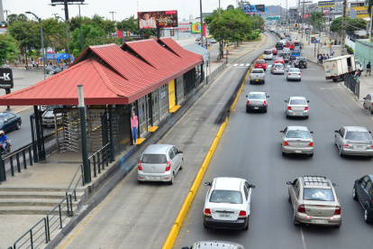 La detención ocurrió tras un robo en la estación de Metrovía del colegio 28 de Mayo, en la avenida Carlos Julio Arosemena, norte de Guayaquil.