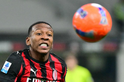 El ecuatoriano Pervis Estupiñán disputa la Europa League con AC Milan.