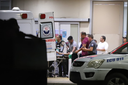 El policía estaba en estado crítico en el hospital de Monte Sinaí.