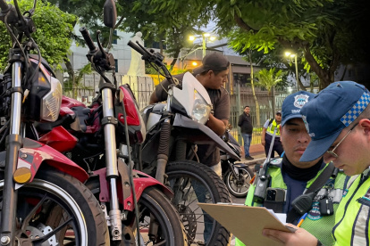 Doce vehículos fueron retenidos durante un control a sus agentes.