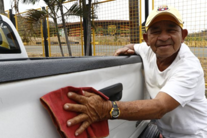 El Cholo llevaba más de 36 años lavando y cuidando carros en el Monumental.