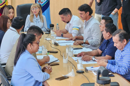 Los integrantes del Consejo Provincial de Santa Elena se reunieron para elegir al nuevo Viceprefecto