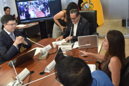 Mercedes Caicedo presentó un oficio de excusa minutos antes del inicio de la sesión de la Comisión de Garantías Constitucionales.
