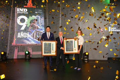 Celebración de aniversario de la Cámara de Industrias de Guayaquil se entregó garladón a Holcim y Cervecería Nacional.