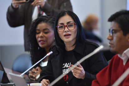 Viviana Veloz, parlamentaria correísta, rechaza la supresión de unidades anticorrupción.