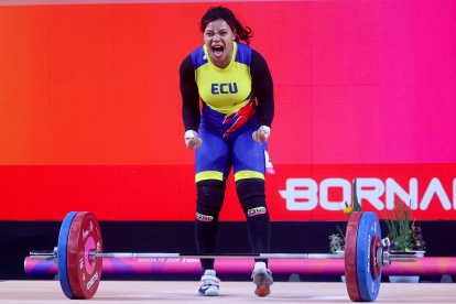 Angie Palacios celebró eufórica la medalla de plata en Santa Fe que marca su regreso, al igual que su hermana, a las competencias del ciclo olímpico.