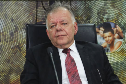 Xavier Zavala Egas es abogado y doctor en Jurisprudencia. Fue decano y catedrático universitario por más de 40 años.