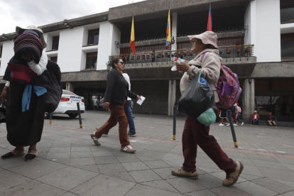 Nueve candidaturas están calificadas para correr por la alcaldía de Quito, ciudad con 2.7 millones de habitantes.