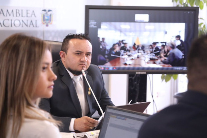 La Comisión de Gobiernos Autónomos de la Asamblea Nacional analiza los patrimonios de alcaldes y prefectos dentro del proceso de fiscalización.