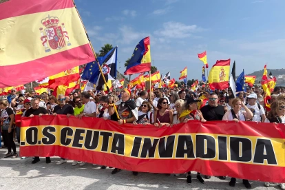 La llegada de miles de migrantes desde Marruecos ha causado una importante crisis migratoria en Ceuta.