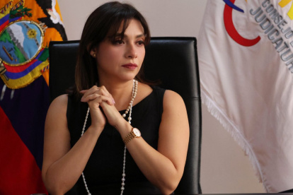 Mercedes Caicedo, presidenta del Consejo de la Judicatura, defiende la supresión de las unidades anticorrupción en Ecuador.