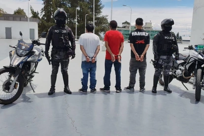 En el operativo fueron aprehendidos tres jóvenes: dos de 18 años y uno de 23.