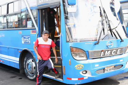 El pasaje del transporte convencional urbano de Quito pasará de $0,35 a $0,40 desde enero de 2027, según la ordenanza aprobada por el Concejo Metropolitano.