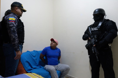 8 detenidos en Guayaquil, Quito y Macas por favorecer a narco albanés con documentos falsos.