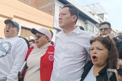 En marzo pasado, el alcalde suspendido de Cuenca, Cristian Zamora, encabezó una marcha para rechazar los allanamientos ejecutados en aquel momento.