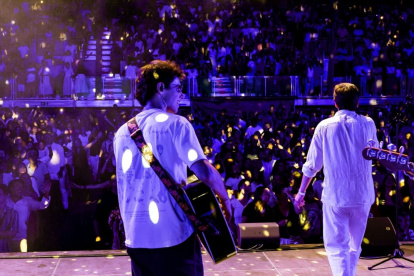 Integrantes de Hakuna Group Music durante una presentación en vivo