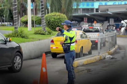 ATM controlará el carril exclusivo de buses en la Terminal Terrestre de Guayaquil.