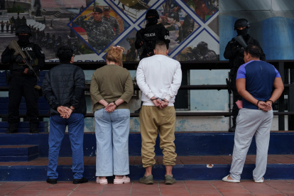 La Policía Nacional, en coordinación con la Fiscalía General del Estado, ejecutó 11 allanamientos y detuvo a ocho personas en Guayaquil, Quito y Morona Santiago.