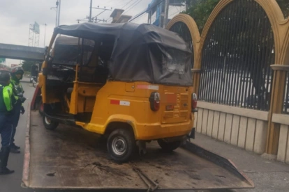 Agentes de la ATM realizaron controles a tricimotos en los alrededores de la avenida 25 de Julio, en el sur de Guayaquil.