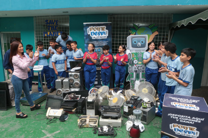 UNIDAD EDUCATIVA PEQUEÑOS NAVEGANTES. CAMPAÑA DE RECICLAJE. PERIODISTA: THAIS URDANIGO. AG-EXTERNOS.