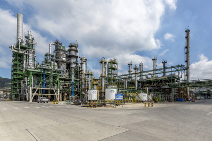 Vista panorámica de la Refinería Esmeraldas, principal complejo de refinación del país, que alcanzó el 86% de capacidad operativa tras concluir trabajos de mantenimiento.
