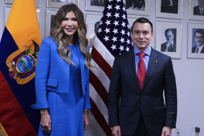 Daniel Noboa y Kristi Noem dialogaron en Nueva York sobre estrategias de seguridad y cooperación entre Ecuador y Estados Unidos.