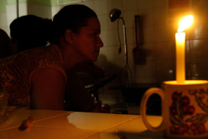 ¿Y qué les importa a quienes gobiernan si volvemos a quedarnos ocho horas sin electricidad, cuando sus casas ya cuentan con generadores y paneles solares?
