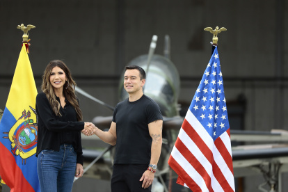 Kristy Noem y Daniel Noboa, en una visita oficial de la funcionaria al Ecuador en noviembre del 2025.
