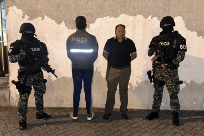 La Policía detalló que dentro de la estructura fueron encontrados 995 bloques rectangulares que contenían cocaína.