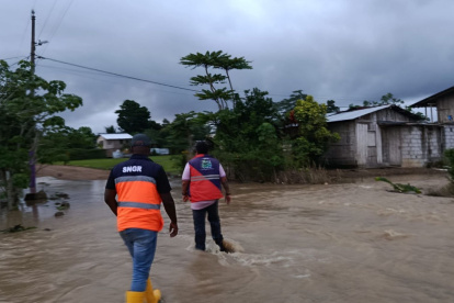 Lluvias desbordaron el río Sucio en Muisne y afectaron a 600 personas.